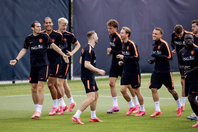 KANSAS CITY - Marten de Roon (of the Netherlands), Virgil van Dijk (of the Netherlands), Jan Paul van Hecke (of the Netherlands), Teun Koopmeiners (of the Netherlands), Mats Wieffer (of the Netherlands), Frenkie de Jong (of the Netherlands), Noa Lang (of the Netherlands) and Brian Brobbey (of the Netherlands) during a training session of the Dutch national team, Nationalteam at the KC Current Training Facility, on June 22, 2026, in Kansas City. The Dutch national team is preparing for the match against Tunisia during the FIFA World Cup, WM, Weltmeisterschaft, Fussball ROBIN VAN LONKHUIJSEN ANP xVIxANPxSportx xxANPxIVx 561670869 originalFilename: 561670869.jpg