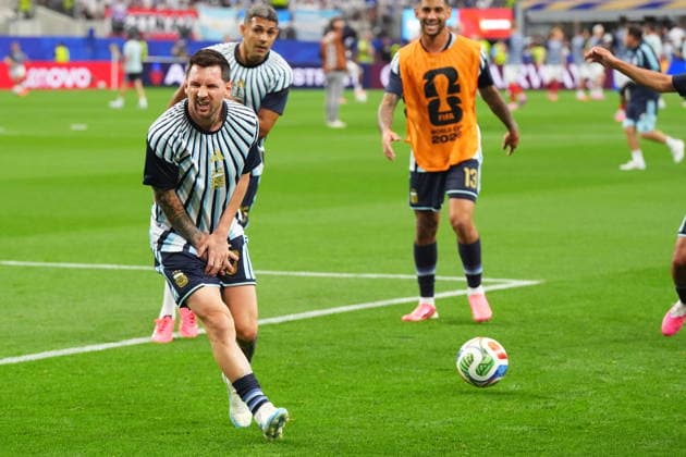 Sport Bilder des Tages FIFA World Cup, WM, Weltmeisterschaft, Fussball 2026 - Group J - Argentina vs Austria Lionel Messi of Argentina reactss after being hit in the groin during warm-up before the FIFA World Cup 2026 group stage match Argentina against Austria, in Dallas, USA, 22 June 2026. DALLAS United States  Copyright: xJEFFREYxMCWHORTERx
