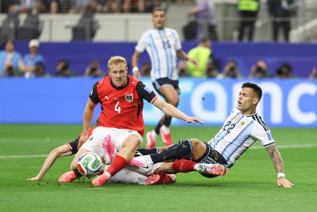 SOCCER - FIFA World Cup, WM, Weltmeisterschaft, Fussball 2026 ARLINGTON,TEXAS,USA,22.JUN.26 - SOCCER - FIFA World Cup 2026, group stage, Argentina vs Austria. Image shows Xaver Schlager (AUT) and Lautaro Martinez (ARG).  GEPAxpictures xArminxRauthner