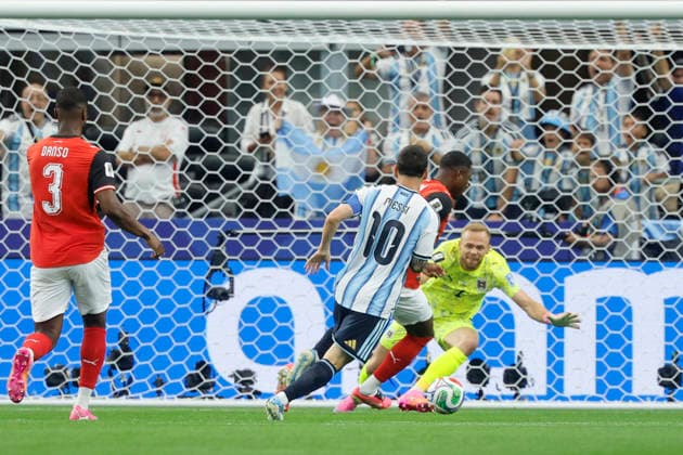 Argentina s Leo Messi (C) in action during a FIFA World Cup, WM, Weltmeisterschaft, Fussball 2026 soccer match between Argentina and Austria in Arlington, Texas (United States), 22 June 2026. Argentina vs Austria !ACHTUNG: NUR REDAKTIONELLE NUTZUNG!  Copyright: xMariscalx GRAF3437 20260622-55020676240_1