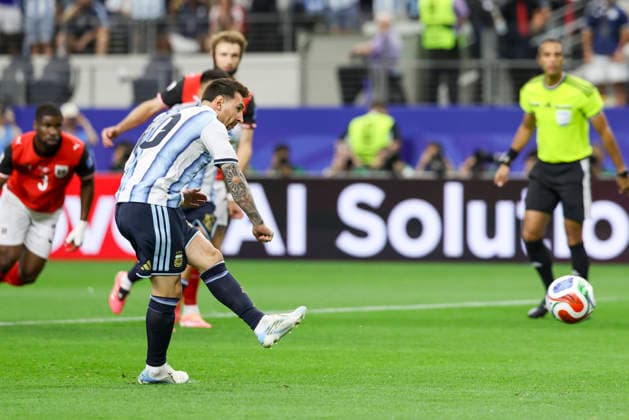 SOCCER - FIFA World Cup, WM, Weltmeisterschaft, Fussball 2026 ARLINGTON,TEXAS,USA,22.JUN.26 - SOCCER - FIFA World Cup 2026, group stage, Argentina vs Austria. Image shows Lionel Messi (ARG). keywords: penalty.  GEPAxpictures xArminxRauthner
