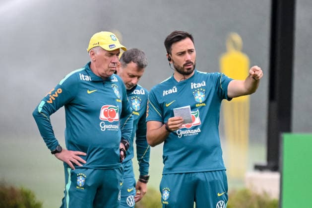 coach Carlo Ancelotti (Brazil) and assistant coach Davide Ancelotti (Brazil) gestures during the Brazil training session at Columbia Park Training Facility on June 22, 2026 in Morristown, New Jersey. (Photo by Harry Langer DeFodi Images) - *** Coach Carlo Ancelotti and assistant coach Davide Ancelotti gesture during the Brazil training session at Columbia Park Training Facility on June 22, 2026, in Morristown, New Jersey. Photo by Harry Langer, DeFodi Images,detected_source_language