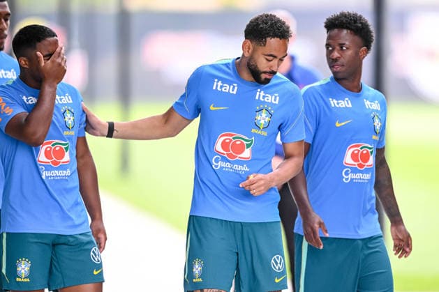 Endrick (Brazil), Matheus Cunha (Brazil) and Vinicius Junior (Brazil) gestures during the Brazil training session at Columbia Park Training Facility on June 22, 2026 in Morristown, New Jersey. (Photo by Harry Langer DeFodi Images) - *** Endrick Brazil, Matheus Cunha Brazil, and Vinicius Junior Brazil gesturing during the Brazil training session at Columbia Park Training Facility on June 22, 2026, in Morristown, New Jersey. Photo by Harry Langer, DeFodi Images,detected_source_language