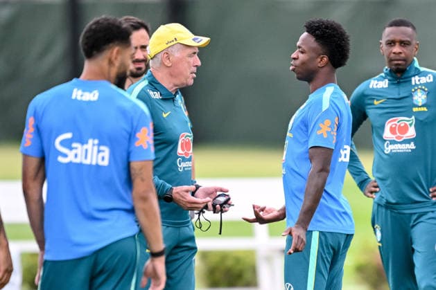 coach Carlo Ancelotti (Brazil) and Vinicius Junior (Brazil) gestures during the Brazil training session at Columbia Park Training Facility on June 22, 2026 in Morristown, New Jersey. (Photo by Harry Langer DeFodi Images) - *** Coach Carlo Ancelotti of Brazil and Vinicius Junior of Brazil gesturing during the Brazil training session at Columbia Park Training Facility on June 22, 2026, in Morristown, New Jersey. Photo by Harry Langer, DeFodi Images,detected_source_language