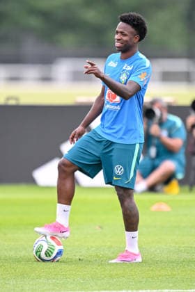 Vinicius Junior (Brazil) controls the Ball during the Brazil training session at Columbia Park Training Facility on June 22, 2026 in Morristown, New Jersey. (Photo by Harry Langer DeFodi Images) - *** Vinicius Junior of Brazil controls the ball during a Brazil training session at Columbia Park Training Facility on June 22, 2026, in Morristown, New Jersey. Photo by Harry Langer, DeFodi Images,detected_source_language
