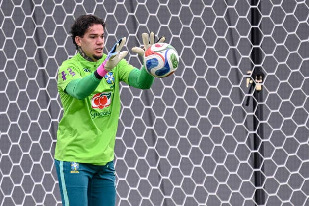 goalkeeper Ederson (Brazil) controls the Ball during the Brazil training session at Columbia Park Training Facility on June 22, 2026 in Morristown, New Jersey. (Photo by Harry Langer DeFodi Images) - *** Goalkeeper Ederson of Brazil controls the ball during a Brazil training session at Columbia Park Training Facility on June 22, 2026, in Morristown, New Jersey. Photo by Harry Langer, DeFodi Images,detected_source_language