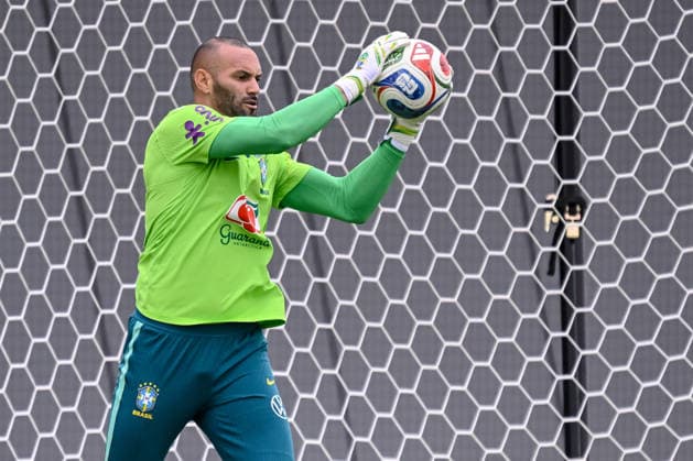 goalkeeper Weverton (Brazil) controls the Ball during the Brazil training session at Columbia Park Training Facility on June 22, 2026 in Morristown, New Jersey. (Photo by Harry Langer DeFodi Images) - *** Goalkeeper Weverton of Brazil controls the ball during a Brazil training session at Columbia Park Training Facility on June 22, 2026, in Morristown, New Jersey. Photo by Harry Langer, DeFodi Images,detected_source_language