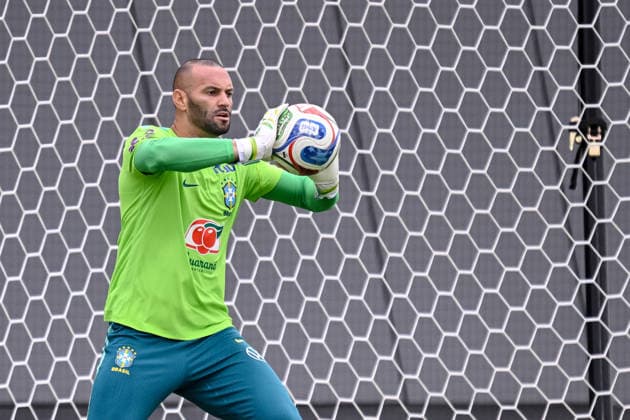 goalkeeper Weverton (Brazil) controls the Ball during the Brazil training session at Columbia Park Training Facility on June 22, 2026 in Morristown, New Jersey. (Photo by Harry Langer DeFodi Images) - *** Goalkeeper Weverton of Brazil controls the ball during a Brazil training session at Columbia Park Training Facility on June 22, 2026, in Morristown, New Jersey. Photo by Harry Langer, DeFodi Images,detected_source_language
