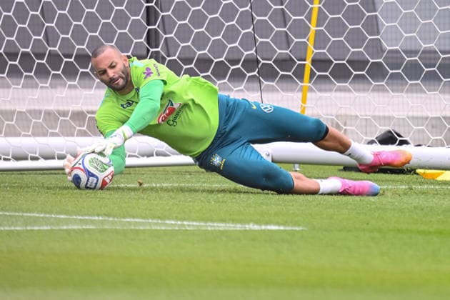goalkeeper Weverton (Brazil) controls the Ball during the Brazil training session at Columbia Park Training Facility on June 22, 2026 in Morristown, New Jersey. (Photo by Harry Langer DeFodi Images) - *** Goalkeeper Weverton of Brazil controls the ball during a Brazil training session at the Columbia Park Training Facility on June 22, 2026, in Morristown, New Jersey. Photo by Harry Langer, DeFodi Images,detected_source_language