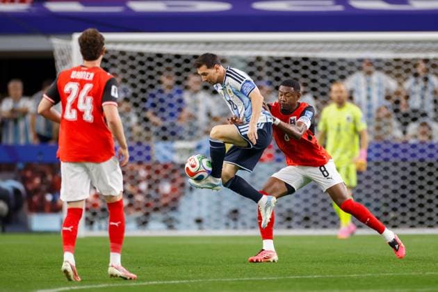 DALLAS, 22-06-2026, Dallas AT&T Stadium, World Cup 2026 Match between Argentina and Austria. Picture shows Argentina player Lionel Messi and Austria player David Alaba Argentina - Austria (World Cup 2026)  x204557624x Copyright: