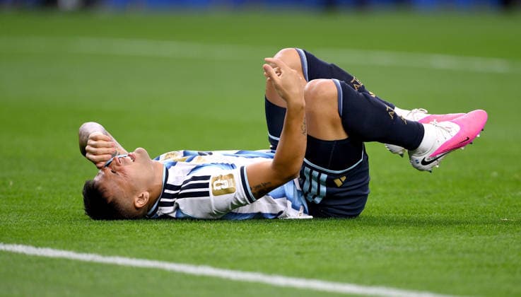 Fussball FIFA WM 2026 Vorrunde Gruppe J in Dallas Argentinien - Oesterreich 22.06.2026 Lautaro Martinez (Argentinien) am Boden *** Soccer