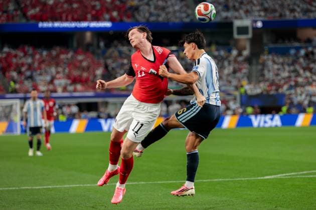DALLAS, 22-06-2026, Dallas AT&T Stadium, World Cup 2026 Match between Argentina and Austria. Picture shows Austria player Michael Gregoritsch and Argentina player Lisandro Martinez Argentina - Austria (World Cup 2026)  x204557990x Copyright: