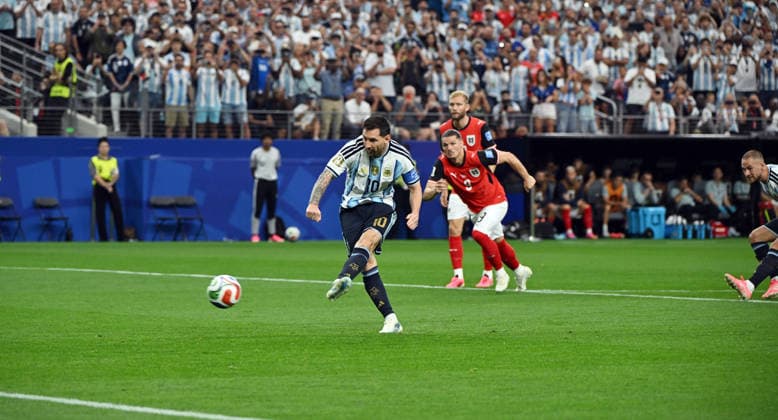 Fußball, Herren, FIFA World Cup, WM, Weltmeisterschaft, Fussball 2026, Spiel in Dallas (Gruppe J, 2. Spieltag), Argentinien - Österreich, Lionel Messi (Argentinien) verschiesst einen Elfmeter, 22.06. 2026, *** Soccer, Mens, 2026 FIFA World Cup, Match in Dallas, Group J, Matchday 2, Argentina vs. Austria, Lionel Messi of Argentina misses a penalty kick, June 22, 2026,,detected_source_language Copyright: xMatthiasxKochx