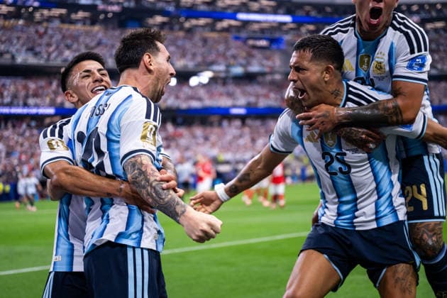 260622 Lionel Messi of Argentina celebrates with Enzo Fernandez, Facundo Medina and Thiago Almada after 1-0 during the FIFA World Cup, WM, Weltmeisterschaft, Fussball 2026 football match between Argentina and Austria on June 22, 2026 in Dallas. Photo: Ludvig Thunman BILDBYRAN kod LT LT0807 fotboll football soccer fotball vm fotbolls-vm fotball-vm fotbolls-vm 2026 fifa world cup 2026 day 12 bbeng jubel *** June 22, 2026  Copyright: LUDVIGxTHUNMAN BB260622LT081