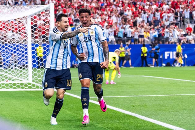 260622 Lionel Messi of Argentina celebrates with Enzo Fernandez after 1-0 during the FIFA World Cup, WM, Weltmeisterschaft, Fussball 2026 football match between Argentina and Austria on June 22, 2026 in Dallas. Photo: Ludvig Thunman BILDBYRAN kod LT LT0807 fotboll football soccer fotball vm fotbolls-vm fotball-vm fotbolls-vm 2026 fifa world cup 2026 day 12 bbeng jubel *** June 22, 2026  Copyright: LUDVIGxTHUNMAN BB260622LT086