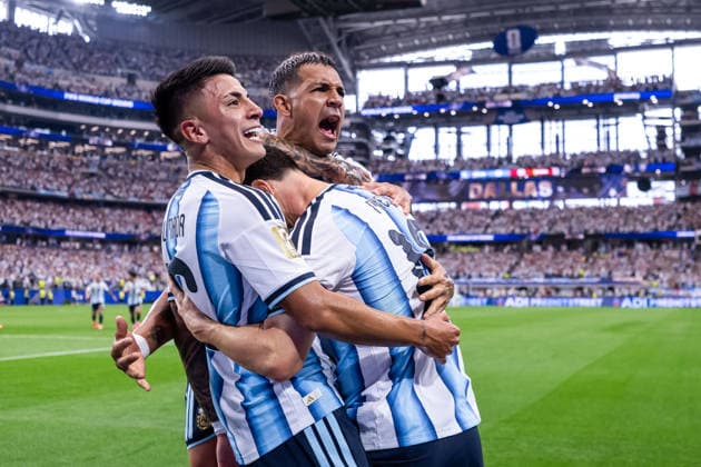 260622 Lionel Messi of Argentina celebrates with Enzo Fernandez, Facundo Medina and Thiago Almada after 1-0 during the FIFA World Cup, WM, Weltmeisterschaft, Fussball 2026 football match between Argentina and Austria on June 22, 2026 in Dallas. Photo: Ludvig Thunman BILDBYRAN kod LT LT0807 fotboll football soccer fotball vm fotbolls-vm fotball-vm fotbolls-vm 2026 fifa world cup 2026 day 12 bbeng jubel *** June 22, 2026  Copyright: LUDVIGxTHUNMAN BB260622LT088