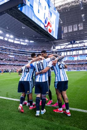 260622 Lionel Messi of Argentina celebrates with Cristian Romero, Lautaro Martinez, Enzo Fernandez, Facundo Medina and Thiago Almada after 1-0 during the FIFA World Cup, WM, Weltmeisterschaft, Fussball 2026 football match between Argentina and Austria on June 22, 2026 in Dallas. Photo: Ludvig Thunman BILDBYRAN kod LT LT0807 fotboll football soccer fotball vm fotbolls-vm fotball-vm fotbolls-vm 2026 fifa world cup 2026 day 12 bbeng jubel *** June 22, 2026  Copyright: LUDVIGxTHUNMAN BB260622LT089