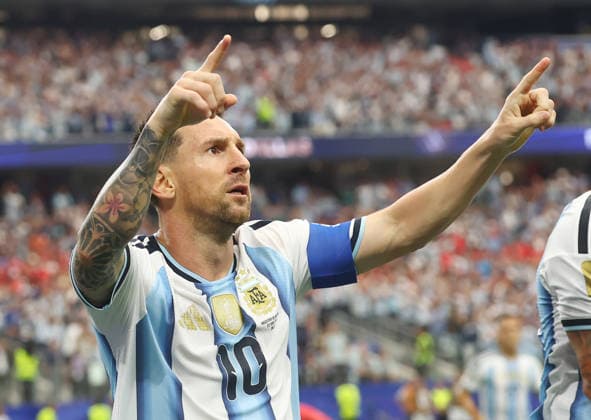 Sport Bilder des Tages Argentina s Lionel Messi celebrates after scoring a goal against Austria in the first half of a FIFA World Cup, WM, Weltmeisterschaft, Fussball match at AT&T Stadium in Dallas, Texas, on Monday, June 22, 2026. With the goal, Messi becomes the all-time highest scorer in World Cup history with 17 goals.  DAL20260622912 CHRISTIANxBRUNSKILL