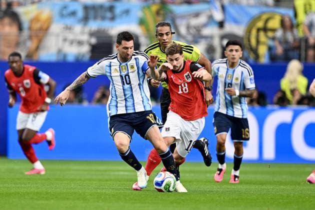 (L-R) Lionel Messi (ARG), Romano SCHMID (AUT), JUNE 25, 2026 - Football Soccer : FIFA World Cup, WM, Weltmeisterschaft, Fussball 2026 Group J match between Argentina - Austria at Dallas Stadium in Arlington, Texas, USA.  aflo_335376272 KenjiroxMatsuox