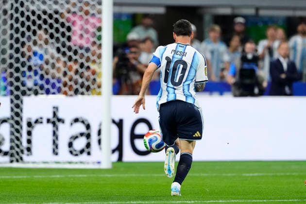 Argentina v Austria: Group J - FIFA World Cup, WM, Weltmeisterschaft, Fussball 2026 Lionel Messi of Argentina runs with the ball during the FIFA World Cup 2026 Group J match between Argentina and Austria at Dallas Stadium on June 22, 2026 in Arlington, Texas. Arlington TX United States  Copyright: xJosexBretonx originalFilename:bretonhernandez-argentin260622_npiXv.jpg