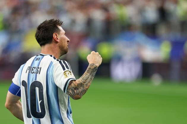 ARLINGTON, TX - JUNE 22: Lionel Messi 10 of Argentina pumps his fist towards fans after scoring during the FIFA World Cup, WM, Weltmeisterschaft, Fussball 2026 Group J match between Argentina and Austria on June 22, 2026, at Dallas Stadium in Dallas, Texas. (Photo by David Buono Icon Sportswire) SOCCER: JUN 22 FIFA World Cup 26 Group J - Argentina vs Austria EDITORIAL USE ONLY Icon260622019