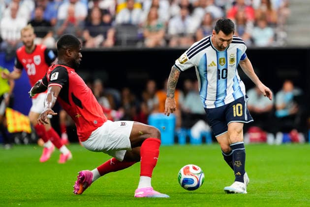 Argentina v Austria: Group J - FIFA World Cup, WM, Weltmeisterschaft, Fussball 2026 Lionel Messi of Argentina and Kevin Danso of Austria compete for the ball during the FIFA World Cup 2026 Group J match between Argentina and Austria at Dallas Stadium on June 22, 2026 in Arlington, Texas. Arlington TX United States  Copyright: xJosexBretonx originalFilename:bretonhernandez-argentin260622_npFvx.jpg