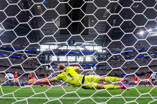 260622 Goalkeeper Alexander Schlager of Austria saves a penalty from Lionel Messi of Argentina during the FIFA World Cup, WM, Weltmeisterschaft, Fussball 2026 football match between Argentina and Austria on June 22, 2026 in Dallas. Photo: Ludvig Thunman BILDBYRAN kod LT LT0807 fotboll football soccer fotball vm fotbolls-vm fotball-vm fotbolls-vm 2026 fifa world cup 2026 day 12 bbeng *** June 22, 2026  Copyright: LUDVIGxTHUNMAN BB260622LT094