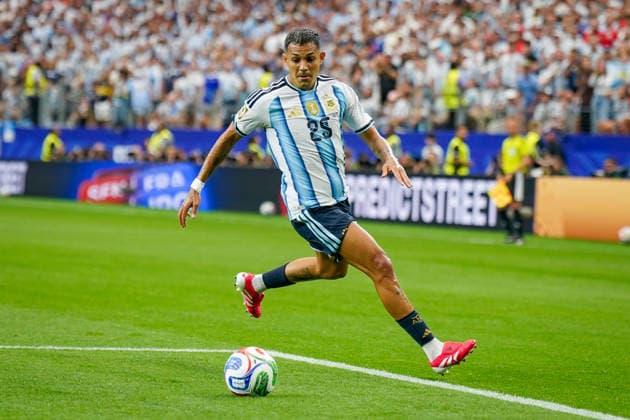 USA: Fußball FIFA World Cup, WM, Weltmeisterschaft, Fussball 2026 Gruppenphase, 2. Spieltag Argentinien vs Österreich AT&T Stadium (Arlington, Dallas County, Texas): Leonardo Balerdi (Argentinien 25) *** USA Soccer 2026 FIFA World Cup Group Stage, Matchday 2 Copyright: xJOERANxSTEINSIEKx