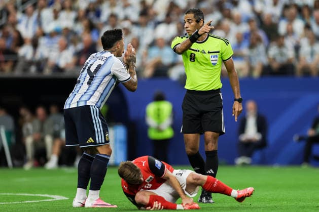 The Referee Amin Mohamed Omar gestures during a FIFA Men’s World Cup 2026 Group Stage football match between Argentina and Austria at Dallas Stadium, in Arlington on June 22th 2026 (Photo by Leo Barrilari SPP)  Copyright: xLeoxBarrilari SPPx Sportspressphoto_SPR173313