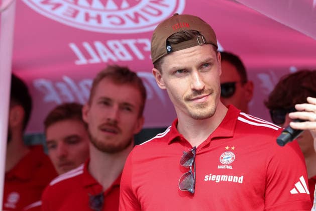Andreas Obst (FC Bayern Basketball, 13) auf der Buehne im Pineapple Park Muenchen, GER, FC Bayern Basketball, Saisonabschluss Fan-Fest, Saison 2025 2026, 22.06.2026, GER, FC Bayern Basketball, Saisonabschluss Fan-Fest, Saison 2025 2026, 22.06.2026 Muenchen *** Andreas Obst, FC Bayern Basketball, No. 13 on stage at Pineapple Park in Munich, GER, FC Bayern Basketball, End-of-Season Fan Fest, 2025–2026 season, June 22, 2026, GER, FC Bayern Basketball, End-of-Season Fan Fest, 2025–2026 Season, June 22, 2026, Munich,detected_source_language Copyright: xEibner-Pressefoto JennixMaulx EP_JML