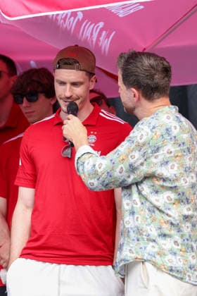 Andreas Obst (FC Bayern Basketball, 13) auf der Buehne im Pineapple Park Muenchen, GER, FC Bayern Basketball, Saisonabschluss Fan-Fest, Saison 2025 2026, 22.06.2026, GER, FC Bayern Basketball, Saisonabschluss Fan-Fest, Saison 2025 2026, 22.06.2026 Muenchen *** Andreas Obst, FC Bayern Basketball, No. 13 on stage at Pineapple Park in Munich, GER, FC Bayern Basketball, End-of-Season Fan Fest, 2025–2026 season, June 22, 2026, GER, FC Bayern Basketball, End-of-Season Fan Fest, 2025–2026 Season, June 22, 2026, Munich,detected_source_language Copyright: xEibner-Pressefoto JennixMaulx EP_JML