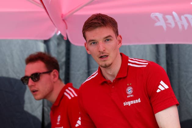 Justuz Hollatz (FC Bayern Basketball, 21), GER, FC Bayern Basketball, Saisonabschluss Fan-Fest, Saison 2025 2026, 22.06.2026, GER, FC Bayern Basketball, Saisonabschluss Fan-Fest, Saison 2025 2026, 22.06.2026 Muenchen *** Justuz Hollatz FC Bayern Basketball, 21, GER, FC Bayern Basketball, End-of-Season Fan Fest, 2025–2026 Season, June 22, 2026, GER, FC Bayern Basketball, End-of-Season Fan Fest, 2025–2026 Season, June 22, 2026, Munich,detected_source_language Copyright: xEibner-Pressefoto JennixMaulx EP_JML