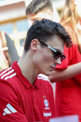 Nenad Dimitrijevic (FC Bayern Basketball, 00) schreibt Autogramme, GER, FC Bayern Basketball, Saisonabschluss Fan-Fest, Saison 2025 2026, 22.06.2026, GER, FC Bayern Basketball, Saisonabschluss Fan-Fest, Saison 2025 2026, 22.06.2026 Muenchen *** Nenad Dimitrijevic, FC Bayern Basketball, 00, signing autographs, GER, FC Bayern Basketball, End-of-Season Fan Fest, 2025–2026 season, June 22, 2026, GER, FC Bayern Basketball, End-of-Season Fan Fest, 2025–2026 Season, June 22, 2026, Munich,detected_source_language Copyright: xEibner-Pressefoto JennixMaulx EP_JML