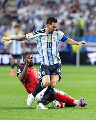 SOCCER - FIFA World Cup, WM, Weltmeisterschaft, Fussball 2026 ARLINGTON,TEXAS,USA,22.JUN.26 - SOCCER - FIFA World Cup 2026, group stage, Argentina vs Austria. Image shows Kevin Danso (AUT) and Lionel Messi (ARG).  GEPAxpictures xArminxRauthner