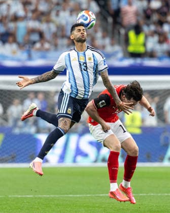 SOCCER - FIFA World Cup, WM, Weltmeisterschaft, Fussball 2026 ARLINGTON,TEXAS,USA,22.JUN.26 - SOCCER - FIFA World Cup 2026, group stage, Argentina vs Austria. Image shows Christian Romero (ARG) and Michael Gregoritsch (AUT).  GEPAxpictures xArminxRauthner