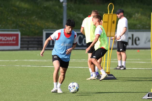 Rikuhei Nabesaka (SI) Trainingsauftakt der Sportfreunde Siegen zur Saison 2026 2027 im Leimbachstadion auf dem Kunstrasenplatz. Fussball Regionalliga West, Trainingsauftakt, Sportfreunde Siegen, am 22.06.2026 in Siegen Deutschland. *** Rikuhei Nabesaka