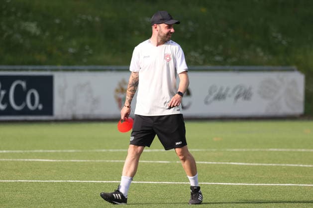 Co-Trainer Marco Beier (SI) Trainingsauftakt der Sportfreunde Siegen zur Saison 2026 2027 im Leimbachstadion auf dem Kunstrasenplatz. Fussball Regionalliga West, Trainingsauftakt, Sportfreunde Siegen, am 22.06.2026 in Siegen Deutschland. *** Assistant Coach Marco Beier