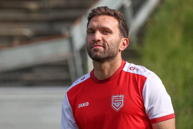 Eros Dacaj (SI) Trainingsauftakt der Sportfreunde Siegen zur Saison 2026 2027 im Leimbachstadion auf dem Kunstrasenplatz. Fussball Regionalliga West, Trainingsauftakt, Sportfreunde Siegen, am 22.06.2026 in Siegen Deutschland. *** Eros Dacaj SI