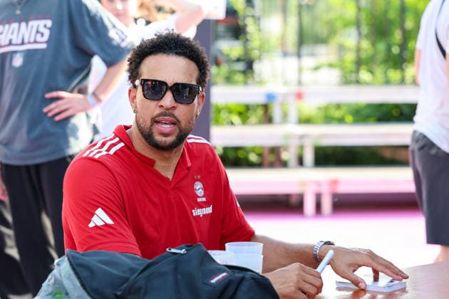 Elias Harris (FC Bayern Basketball, 20) schreibt Autogramme, GER, FC Bayern Basketball, Saisonabschluss Fan-Fest, Saison 2025 2026, 22.06.2026, GER, FC Bayern Basketball, Saisonabschluss Fan-Fest, Saison 2025 2026, 22.06.2026 Muenchen *** Elias Harris, FC Bayern Basketball, 20, signing autographs, GER, FC Bayern Basketball, End-of-Season Fan Fest, 2025–2026 season, June 22, 2026, GER, FC Bayern Basketball, End-of-Season Fan Fest, 2025–2026 season, June 22, 2026, Munich,detected_source_language Copyright: xEibner-Pressefoto JennixMaulx EP_JML