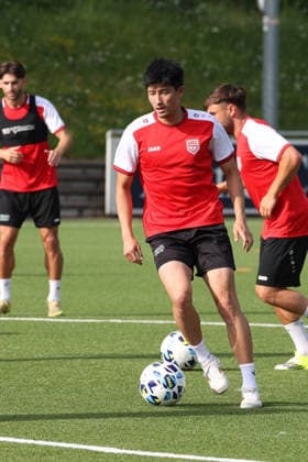 Rikuhei Nabesaka (SI) Trainingsauftakt der Sportfreunde Siegen zur Saison 2026 2027 im Leimbachstadion auf dem Kunstrasenplatz. Fussball Regionalliga West, Trainingsauftakt, Sportfreunde Siegen, am 22.06.2026 in Siegen Deutschland. *** Rikuhei Nabesaka