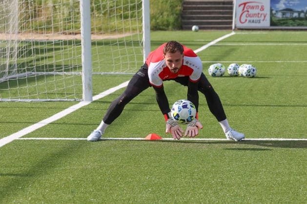 Torwart Marcel Johnen (SI) Trainingsauftakt der Sportfreunde Siegen zur Saison 2026 2027 im Leimbachstadion auf dem Kunstrasenplatz. Fussball Regionalliga West, Trainingsauftakt, Sportfreunde Siegen, am 22.06.2026 in Siegen Deutschland. *** Goalkeeper Marcel Johnen