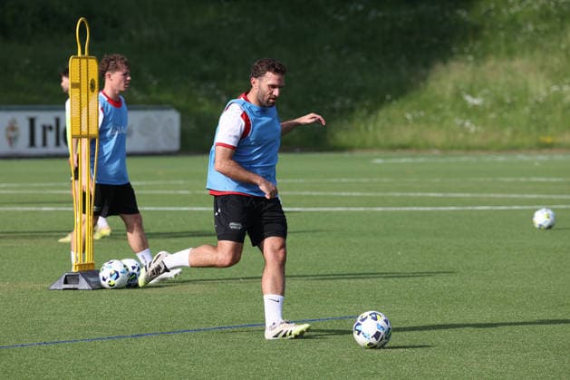 Eros Dacaj (SI) Trainingsauftakt der Sportfreunde Siegen zur Saison 2026 2027 im Leimbachstadion auf dem Kunstrasenplatz. Fussball Regionalliga West, Trainingsauftakt, Sportfreunde Siegen, am 22.06.2026 in Siegen Deutschland. *** Eros Dacaj SI