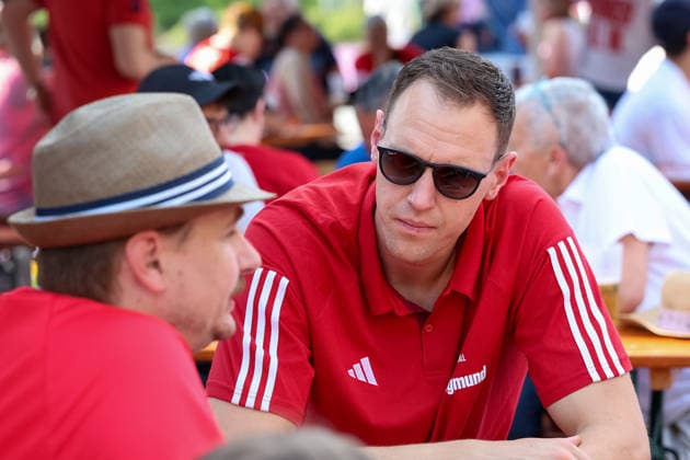 Johannes Voigtmann (FC Bayern Basketball, 07) unterhaelt sich mit Fans, GER, FC Bayern Basketball, Saisonabschluss Fan-Fest, Saison 2025 2026, 22.06.2026, GER, FC Bayern Basketball, Saisonabschluss Fan-Fest, Saison 2025 2026, 22.06.2026 Muenchen *** Johannes Voigtmann, FC Bayern Basketball, No. 7, chatting with fans, GER, FC Bayern Basketball, End-of-Season Fan Fest, 2025–2026 season, June 22, 2026, GER, FC Bayern Basketball, End-of-Season Fan Fest, 2025–2026 Season, June 22, 2026, Munich,detected_source_language Copyright: xEibner-Pressefoto JennixMaulx EP_JML