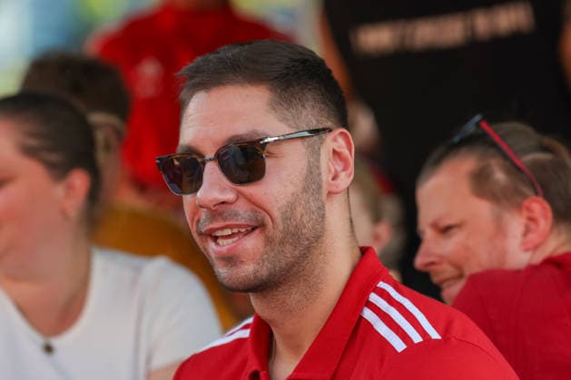 Stefan Jovic (FC Bayern Basketball, 16) lacht, GER, FC Bayern Basketball, Saisonabschluss Fan-Fest, Saison 2025 2026, 22.06.2026, GER, FC Bayern Basketball, Saisonabschluss Fan-Fest, Saison 2025 2026, 22.06.2026 Muenchen *** Stefan Jovic, FC Bayern Basketball, 16, laughing, GER, FC Bayern Basketball, End-of-Season Fan Fest, 2025–2026 season, June 22, 2026, GER, FC Bayern Basketball, End-of-Season Fan Fest, 2025–2026 Season, June 22, 2026, Munich,detected_source_language Copyright: xEibner-Pressefoto JennixMaulx EP_JML