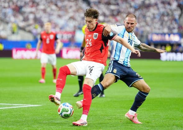 (260623) -- DALLAS, June 23, 2026 -- Alexis Mac Allister (R) of Argentina vies with Paul Wanner of Austria during the group J match between Argentina and Austria at the 2026 FIFA World Cup, WM, Weltmeisterschaft, Fussball at Dallas Stadium in Dallas, the United States, June 22, 2026. ) (SP)U.S.-DALLAS-FOOTBALL-FIFA WORLD CUP-GROUP J-ARG VS AUT JiaxHaocheng 