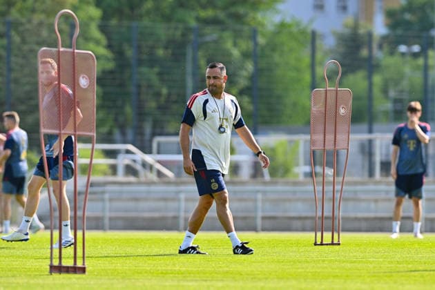 Trainingsauftakt FC Bayern München II; 22.06.2026 MÜNCHEN, GERMANY - 22. June: im Bild Babak KEYHANFAR CO-Trainer FC Bayern München II beim Trainingsauftakt der kleinen Bayern *** FC Bayern Munich II Kicks Off Training Season on June 22, 2026, in Munich, Germany. Pictured Copyright: xBEAUTIFULxSPORTS Goldbergx