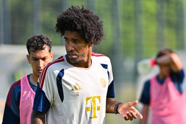 Trainingsauftakt FC Bayern München II; 22.06.2026 MÜNCHEN, GERMANY - 22. June: im Bild DANTE Bonfim Costa Santos Cheftrainer FC Bayern München II beim Trainingsauftakt der kleinen Bayern *** FC Bayern Munich II Kicks Off Training Season on June 22, 2026, in Munich, Germany. Pictured Copyright: xBEAUTIFULxSPORTS Goldbergx