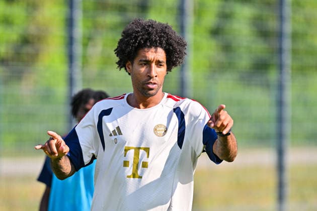 Trainingsauftakt FC Bayern München II; 22.06.2026 MÜNCHEN, GERMANY - 22. June: im Bild DANTE Bonfim Costa Santos Cheftrainer FC Bayern München II beim Trainingsauftakt der kleinen Bayern *** FC Bayern Munich II Kicks Off Training Season on June 22, 2026, in Munich, Germany. Pictured Copyright: xBEAUTIFULxSPORTS Goldbergx