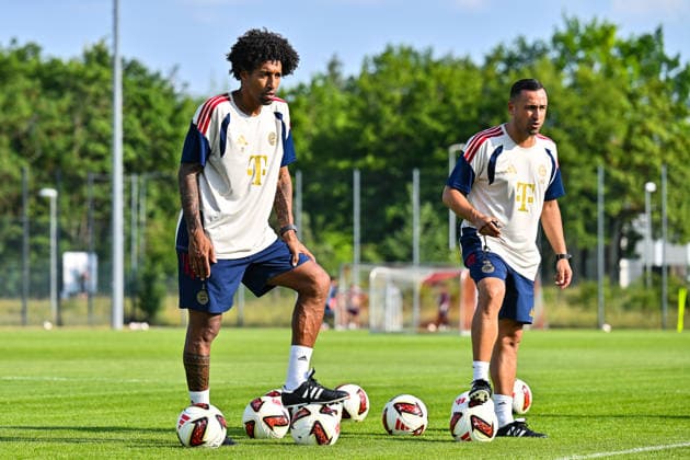 Trainingsauftakt FC Bayern München II; 22.06.2026 MÜNCHEN, GERMANY - 22. June: im Bild DANTE Bonfim Costa Santos Cheftrainer FC Bayern München II und Babak KEYHANFAR CO-Trainer FC Bayern München II beim Trainingsauftakt der kleinen Bayern *** FC Bayern Munich II Kicks Off Training Season on June 22, 2026, in Munich, Germany. Pictured Copyright: xBEAUTIFULxSPORTS Goldbergx