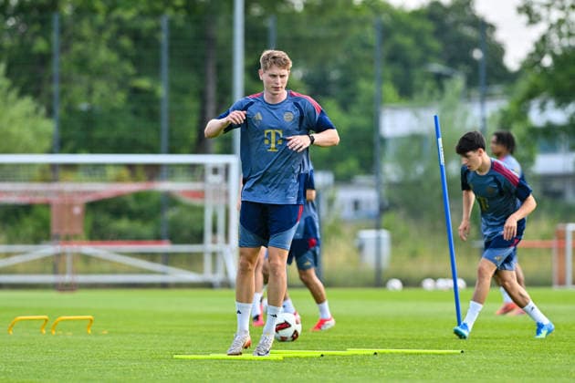 Trainingsauftakt FC Bayern München II; 22.06.2026 MÜNCHEN, GERMANY - 22. June: im Bild Anton HEINZ beim Tainingsauftakt der kleinen Bayern *** FC Bayern Munich II Kicks Off Training Season on June 22, 2026, in Munich, Germany Copyright: xBEAUTIFULxSPORTS Goldbergx